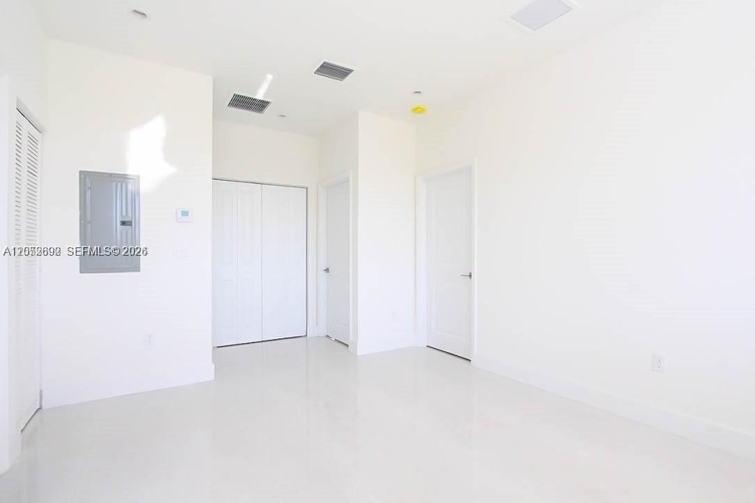 En Renta: $5,000 (5 camas, 4 baños, 3073 Pies cuadrados)