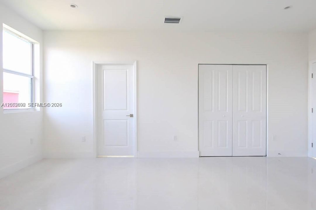En Renta: $5,000 (5 camas, 4 baños, 3073 Pies cuadrados)