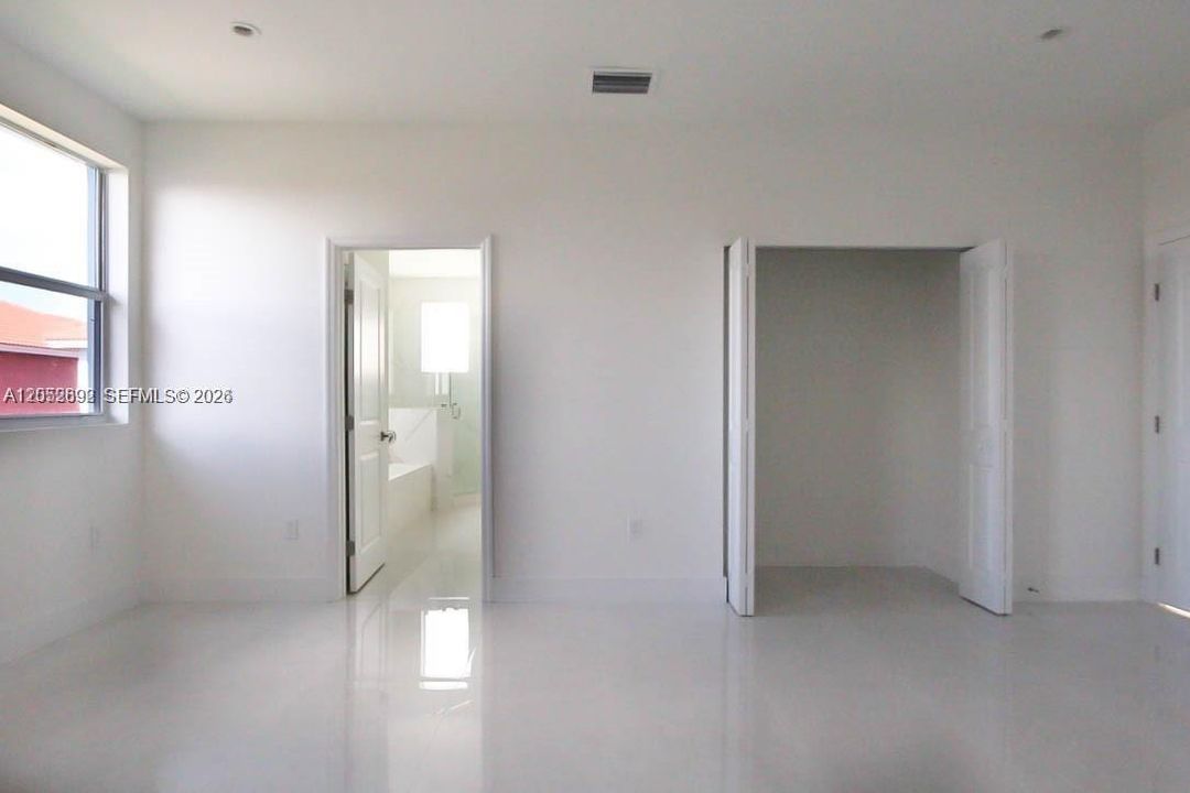 En Renta: $5,000 (5 camas, 4 baños, 3073 Pies cuadrados)