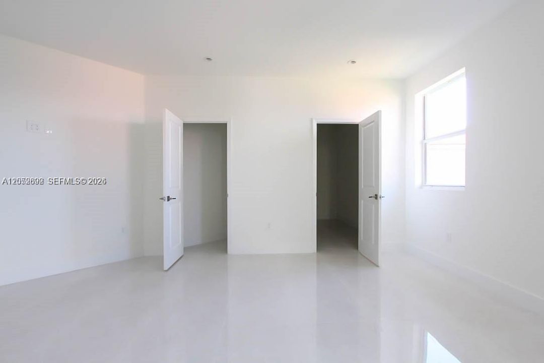 En Renta: $5,000 (5 camas, 4 baños, 3073 Pies cuadrados)