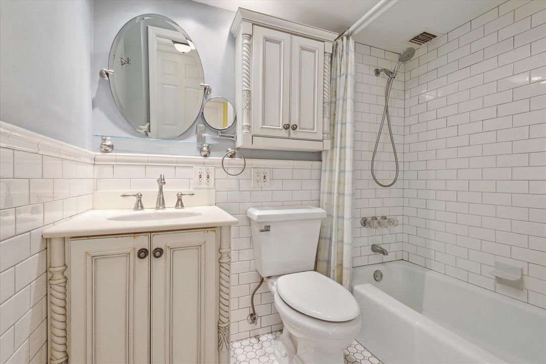 11-Kucharska-985 SE 19th Ave #303-11