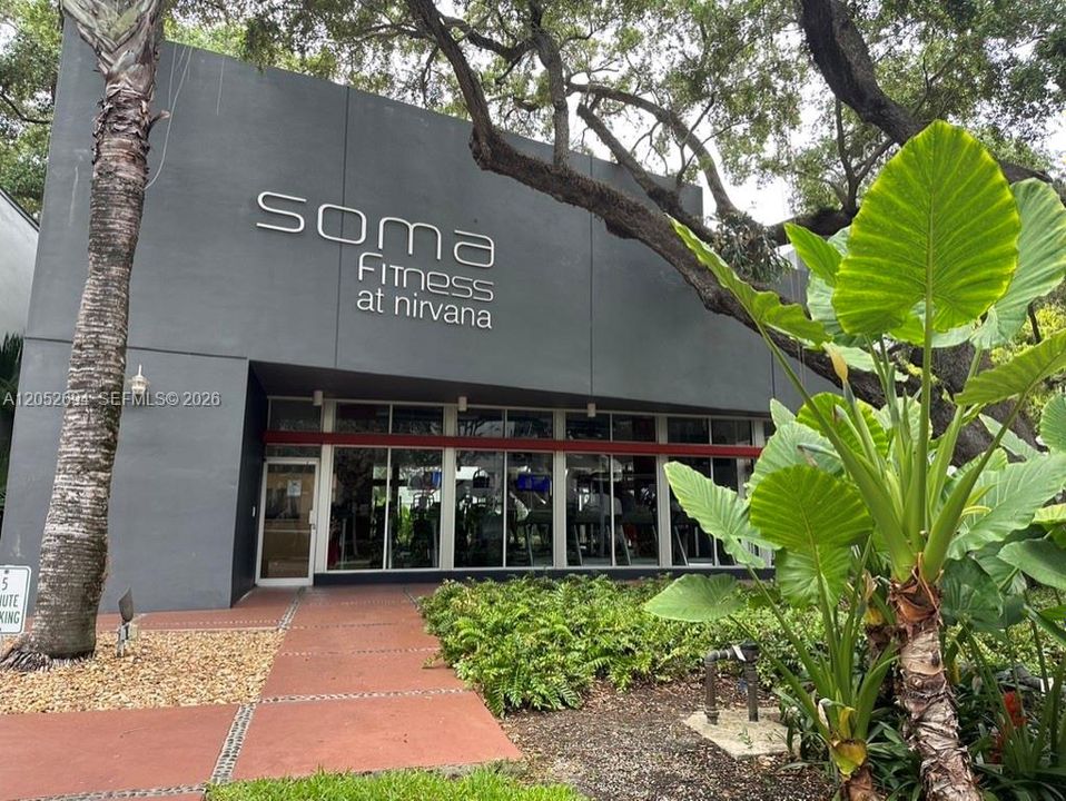For Rent: $2,800 (2 beds, 1 baths, 938 Square Feet)