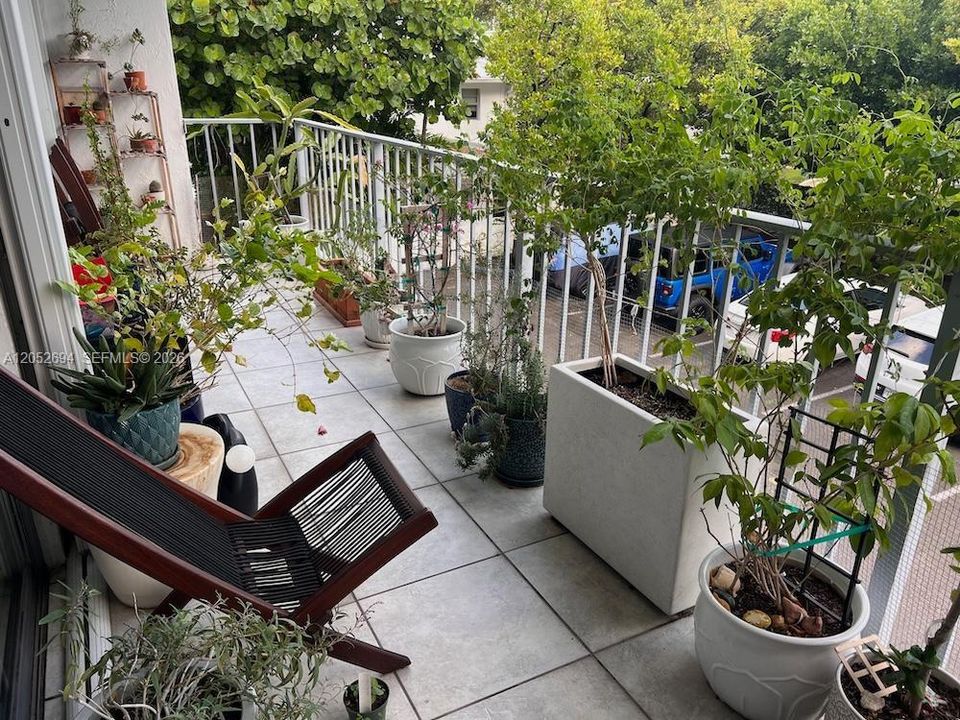 For Rent: $2,800 (2 beds, 1 baths, 938 Square Feet)