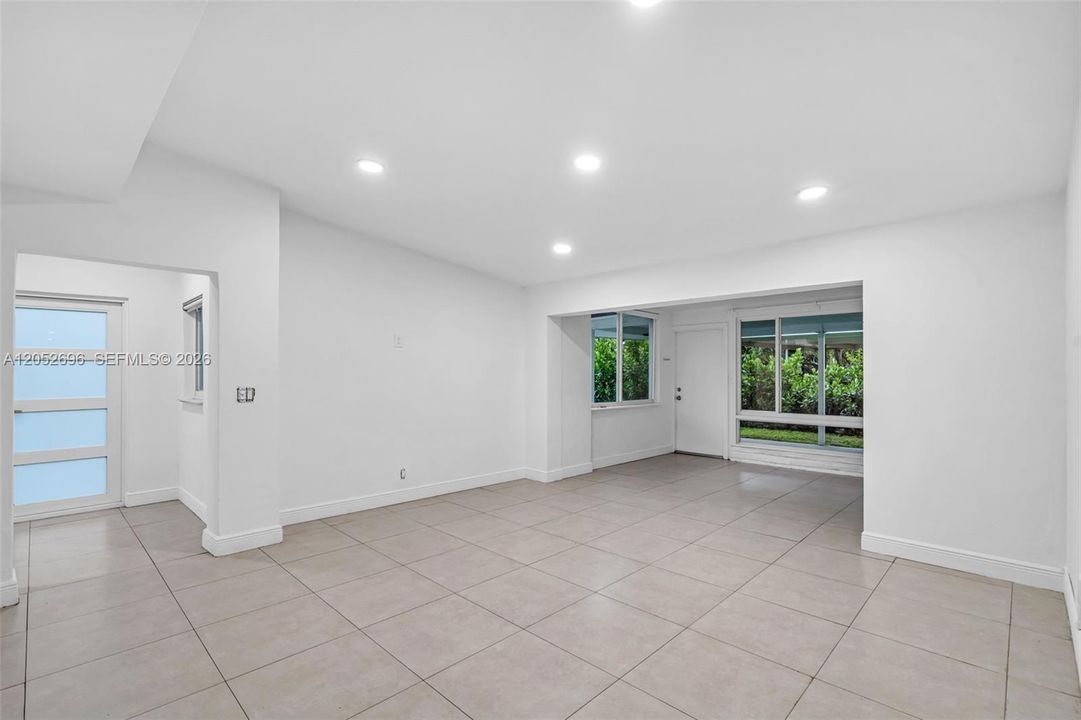For Rent: $4,500 (4 beds, 2 baths, 1704 Square Feet)
