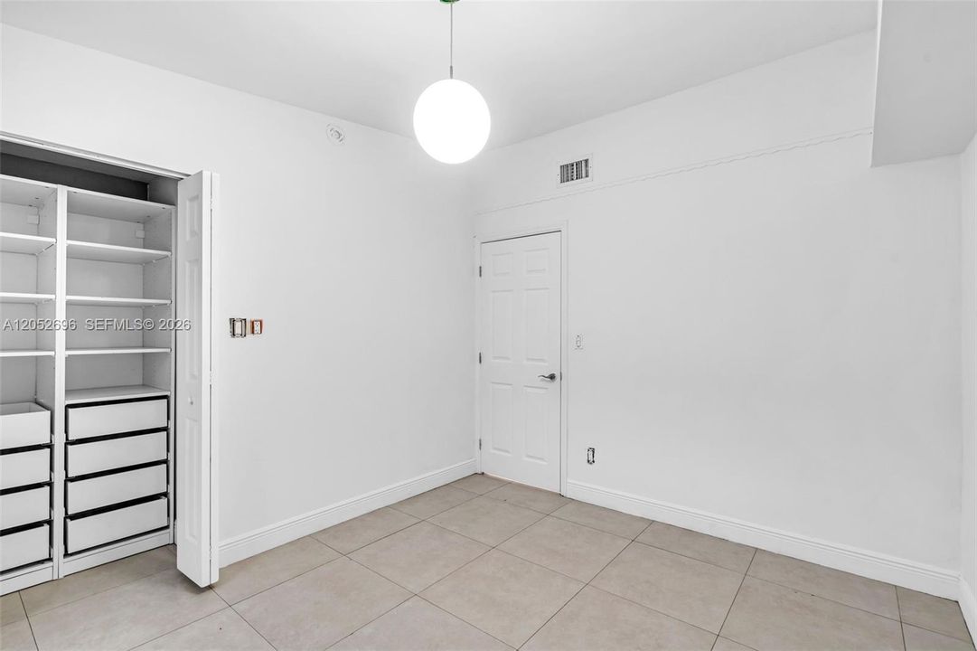 For Rent: $4,500 (4 beds, 2 baths, 1704 Square Feet)