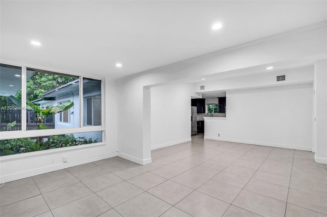 For Rent: $4,500 (4 beds, 2 baths, 1704 Square Feet)