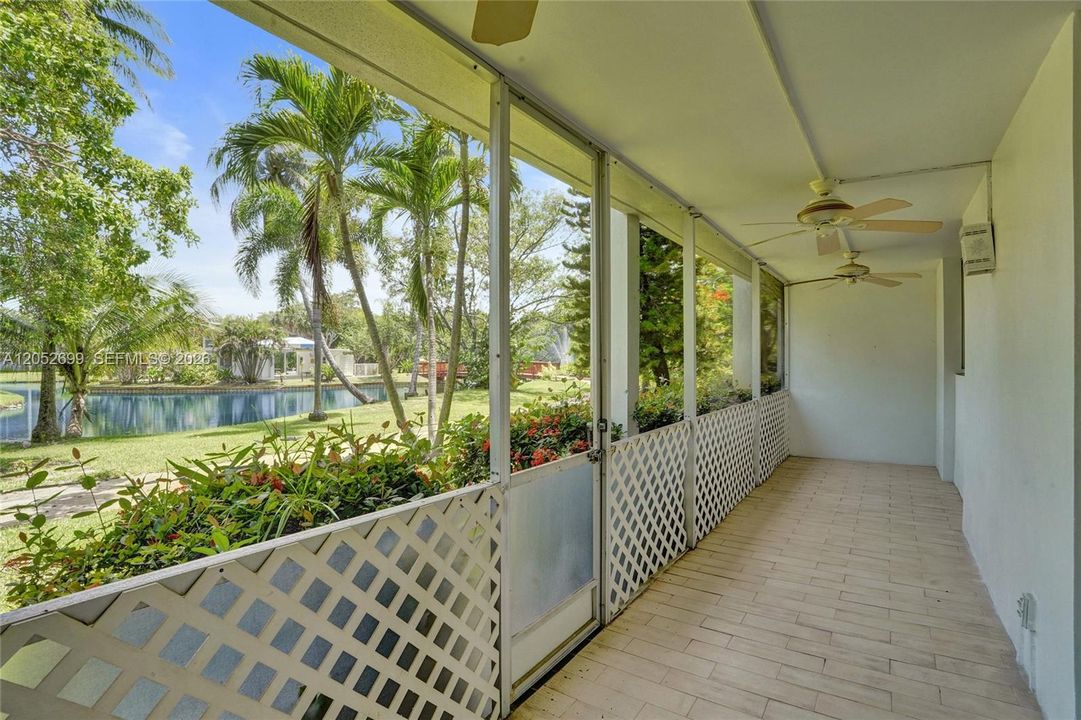 For Sale: $135,000 (1 beds, 1 baths, 722 Square Feet)