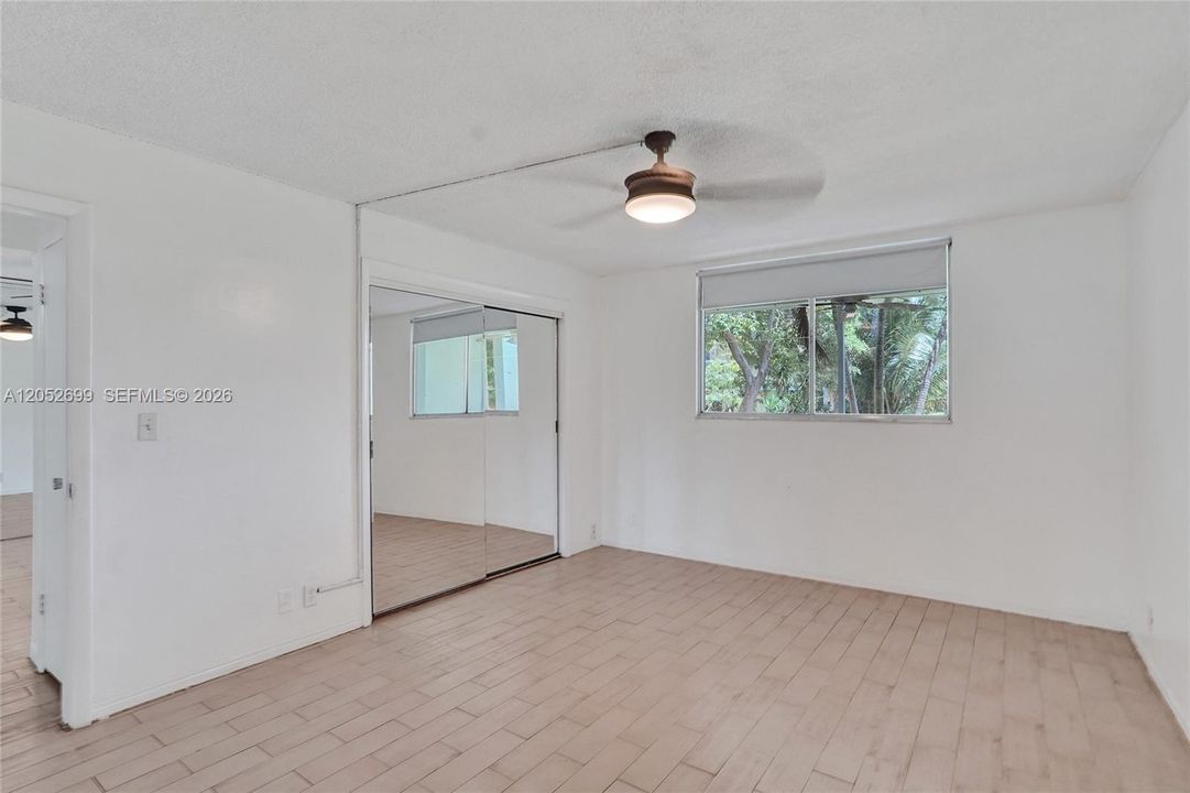 For Sale: $135,000 (1 beds, 1 baths, 722 Square Feet)