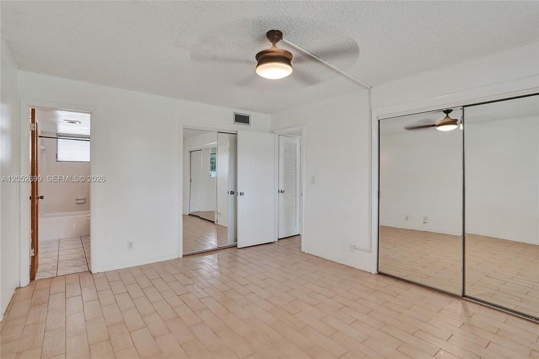 For Sale: $135,000 (1 beds, 1 baths, 722 Square Feet)