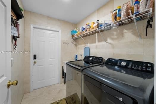 For Sale: $899,000 (3 beds, 2 baths, 2034 Square Feet)