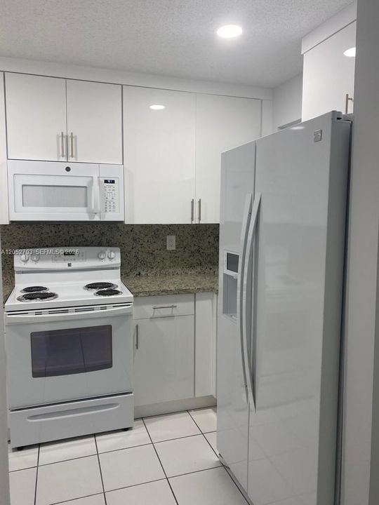 В аренду: $2,800 (3 спален, 2 ванн, 1050 Квадратных фут)