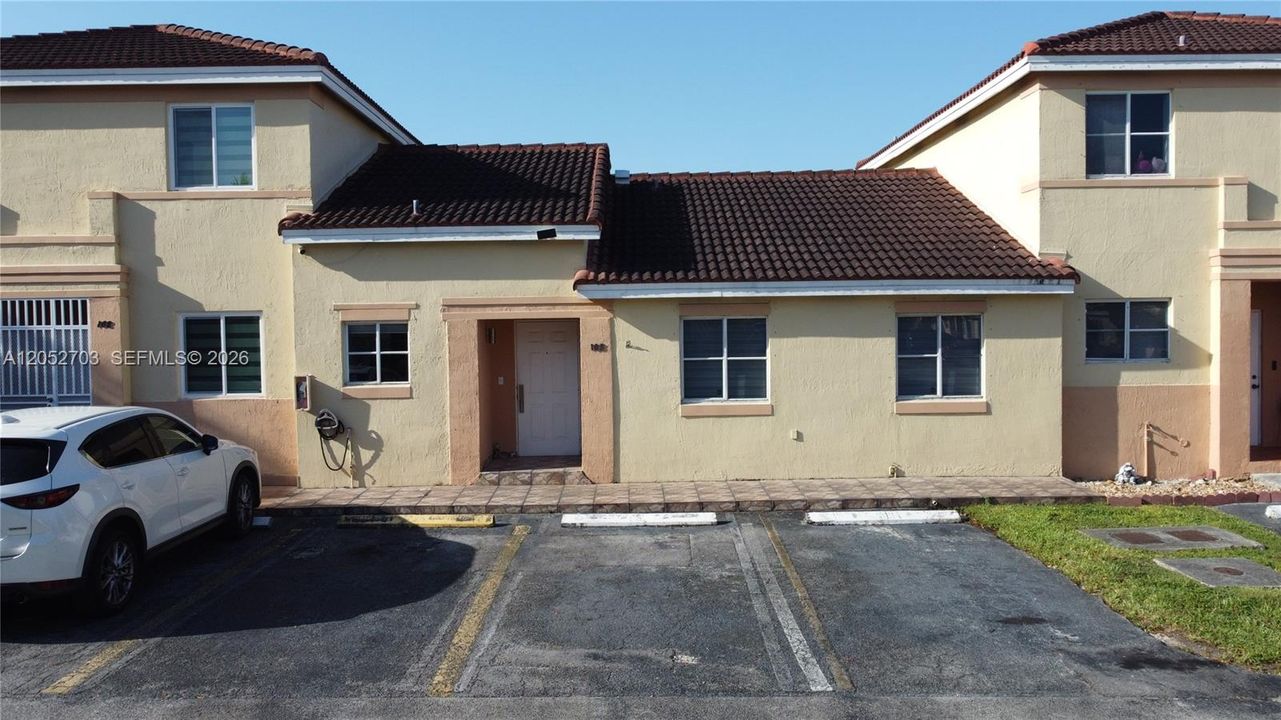 В аренду: $2,800 (3 спален, 2 ванн, 1050 Квадратных фут)