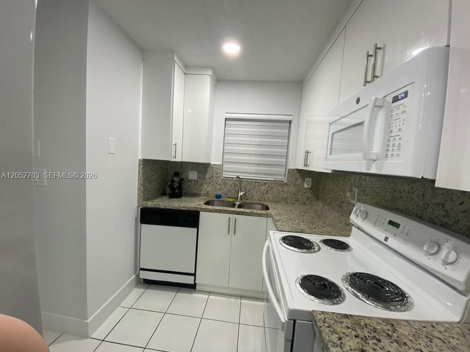 В аренду: $2,800 (3 спален, 2 ванн, 1050 Квадратных фут)