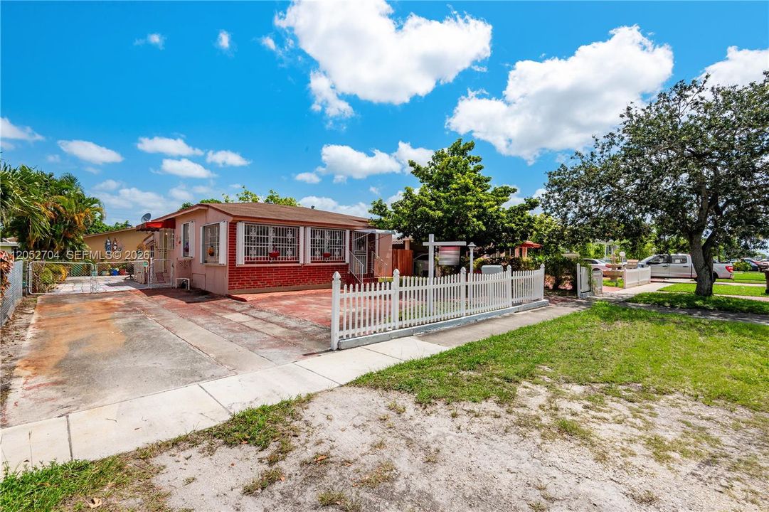 For Sale: $625,000 (4 beds, 2 baths, 1650 Square Feet)