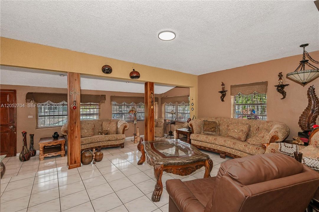 For Sale: $625,000 (4 beds, 2 baths, 1650 Square Feet)