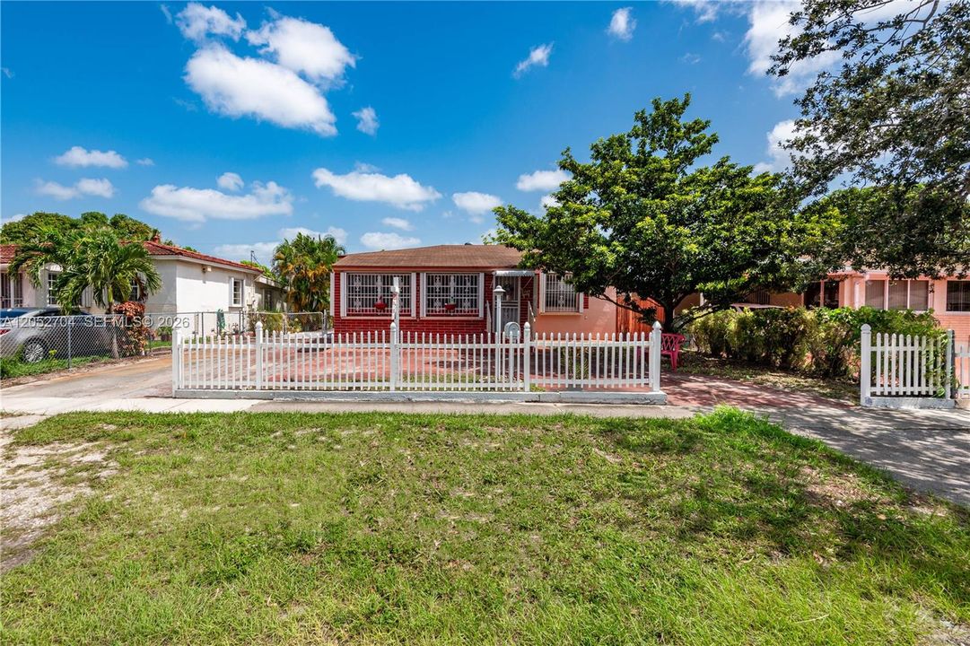 For Sale: $625,000 (4 beds, 2 baths, 1650 Square Feet)