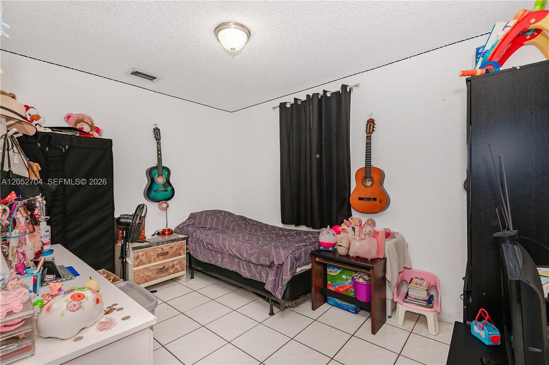 For Sale: $625,000 (4 beds, 2 baths, 1650 Square Feet)