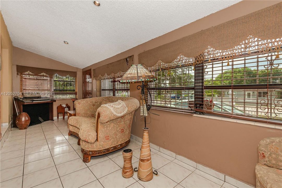 For Sale: $625,000 (4 beds, 2 baths, 1650 Square Feet)