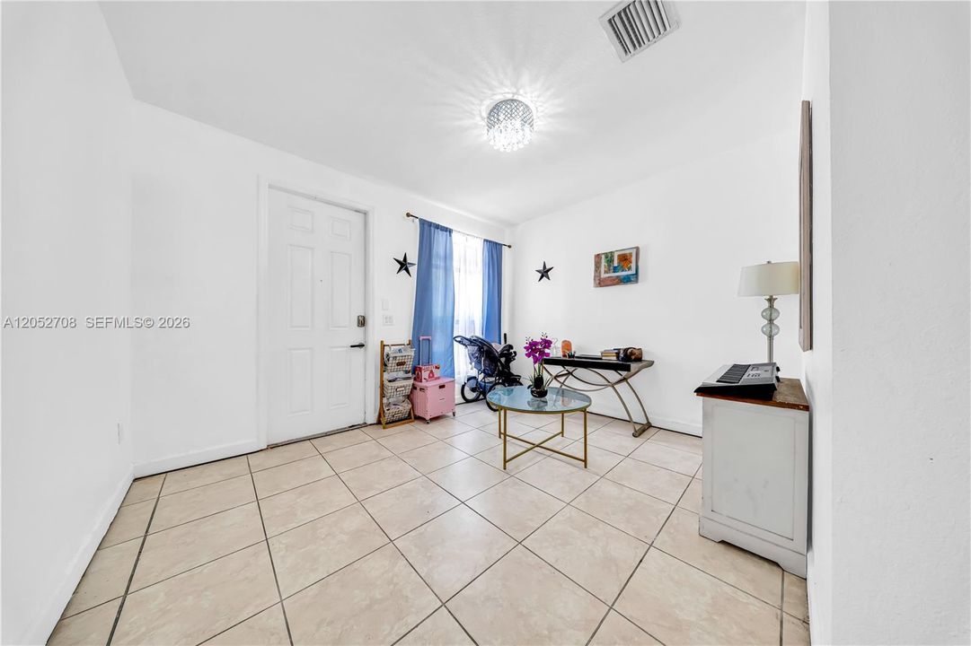 На продажу: $380,000 (4 спален, 3 ванн, 1811 Квадратных фут)