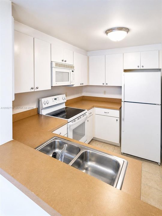 В аренду: $2,600 (1 спален, 1 ванн, 737 Квадратных фут)