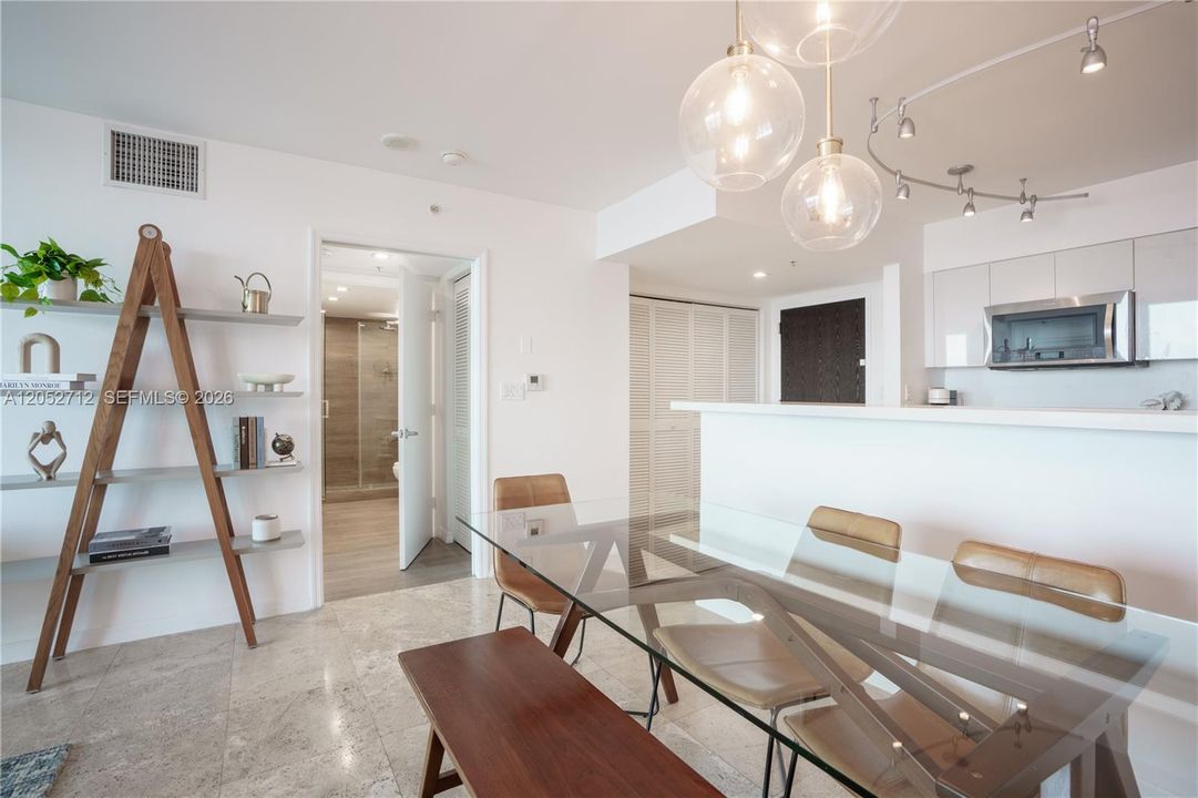 В аренду: $6,000 (1 спален, 1 ванн, 780 Квадратных фут)