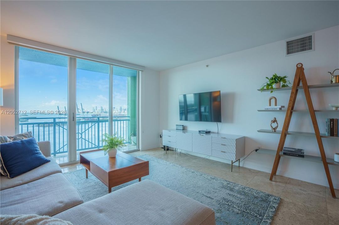 В аренду: $6,000 (1 спален, 1 ванн, 780 Квадратных фут)