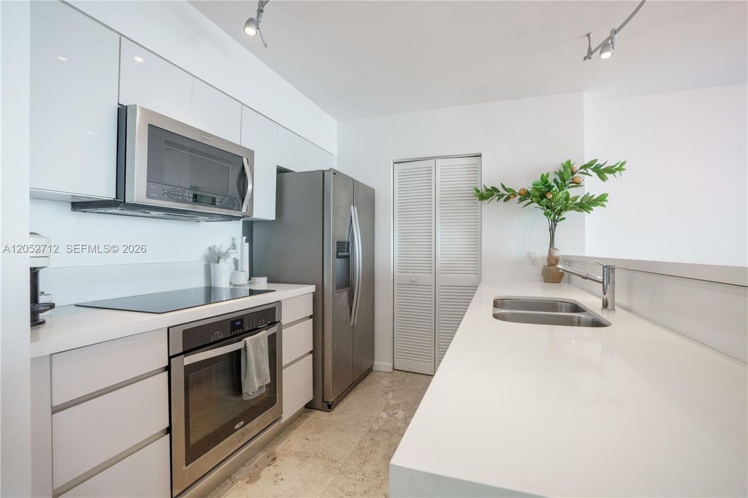 В аренду: $6,000 (1 спален, 1 ванн, 780 Квадратных фут)
