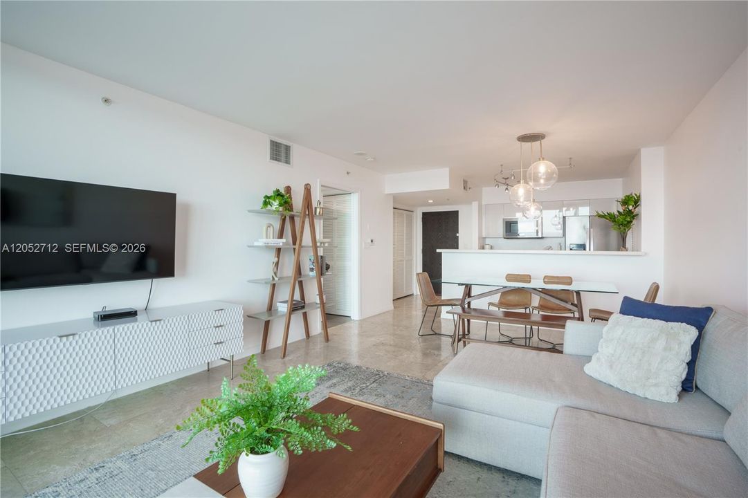 В аренду: $6,000 (1 спален, 1 ванн, 780 Квадратных фут)