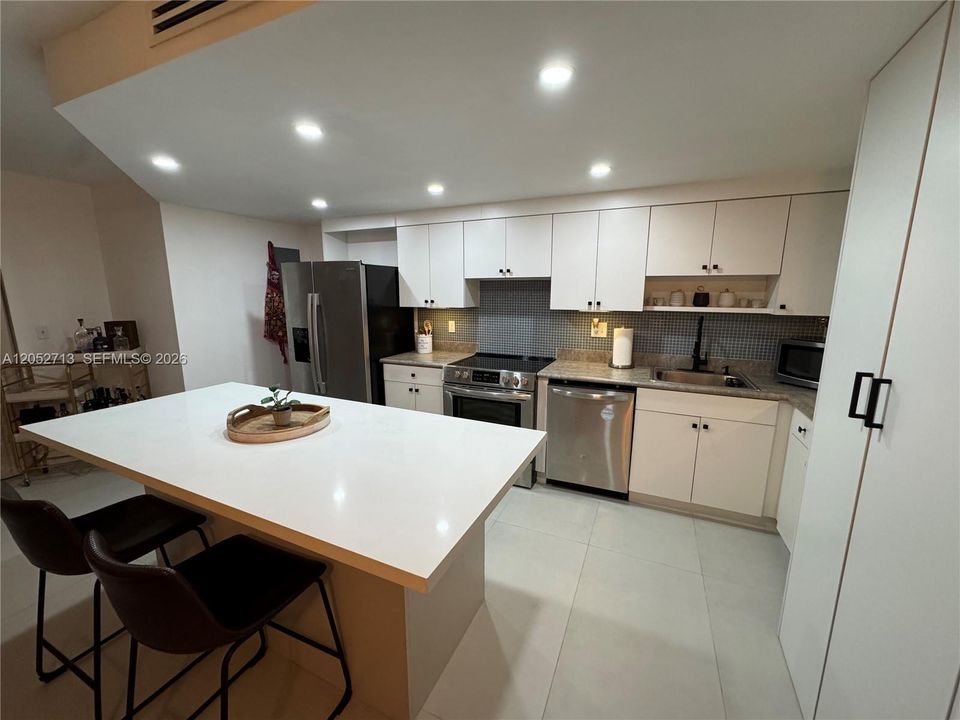 For Rent: $3,500 (3 beds, 3 baths, 1471 Square Feet)
