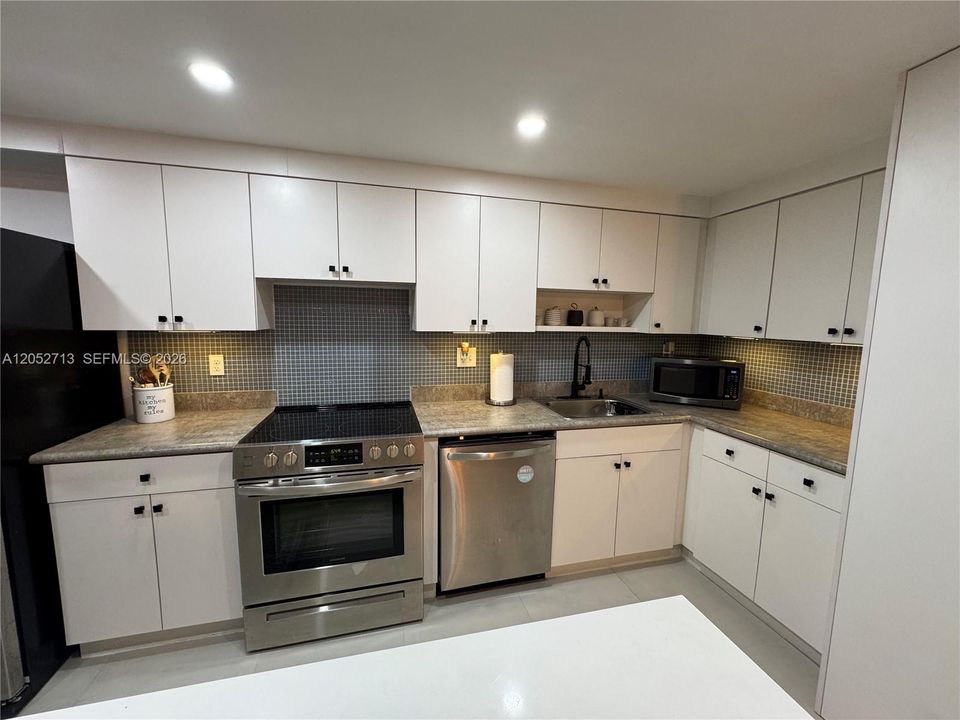 For Rent: $3,500 (3 beds, 3 baths, 1471 Square Feet)