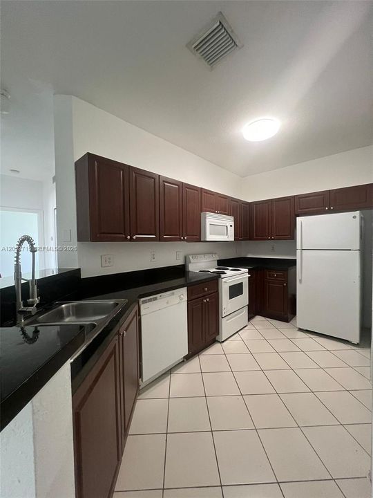 For Rent: $2,500 (3 beds, 2 baths, 1094 Square Feet)
