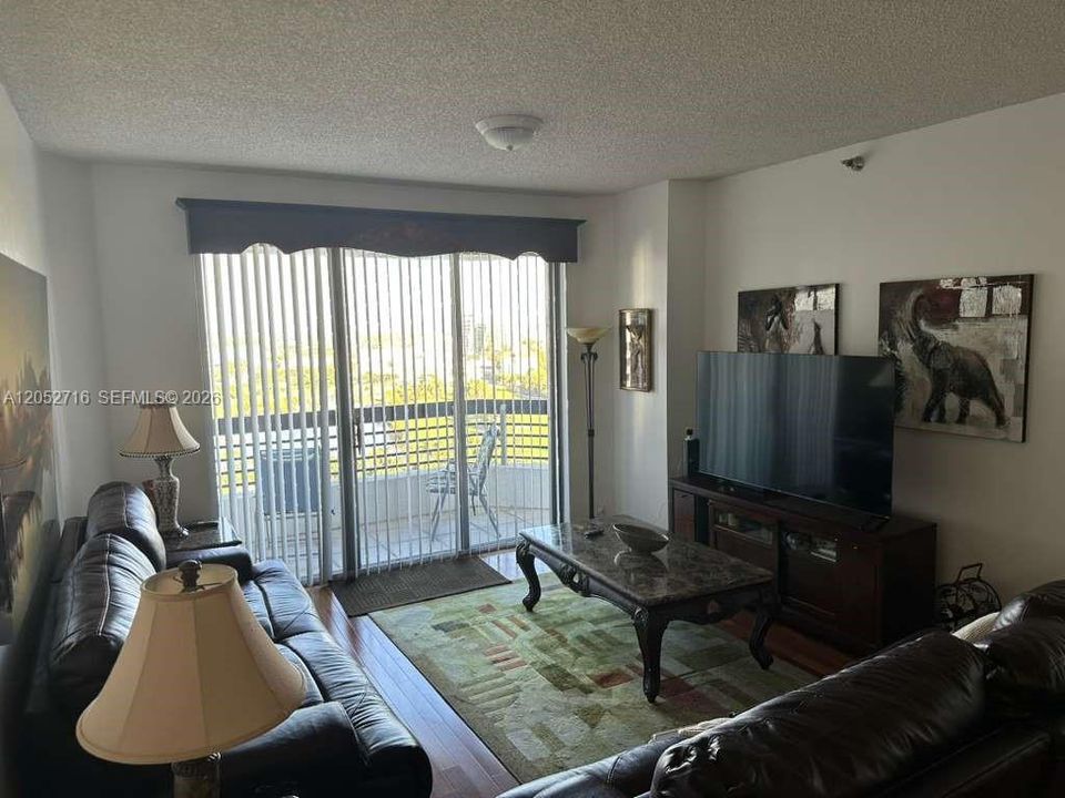 For Rent: $2,800 (2 beds, 2 baths, 1181 Square Feet)