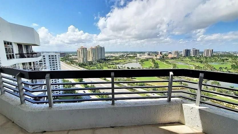 For Rent: $2,800 (2 beds, 2 baths, 1181 Square Feet)