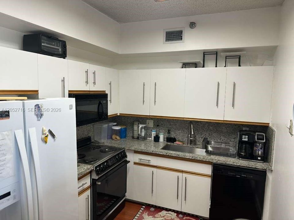 For Rent: $2,800 (2 beds, 2 baths, 1181 Square Feet)
