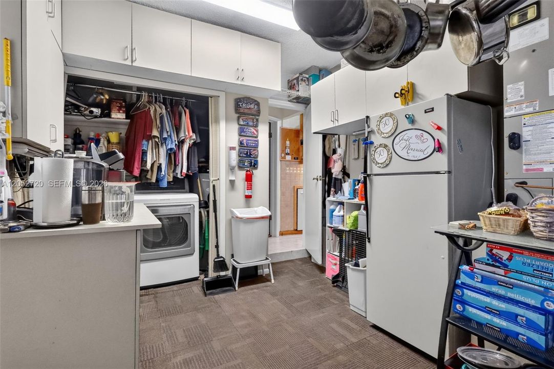 Active With Contract: $539,900 (3 beds, 2 baths, 1574 Square Feet)