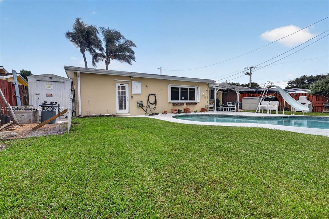 Active With Contract: $539,900 (3 beds, 2 baths, 1574 Square Feet)