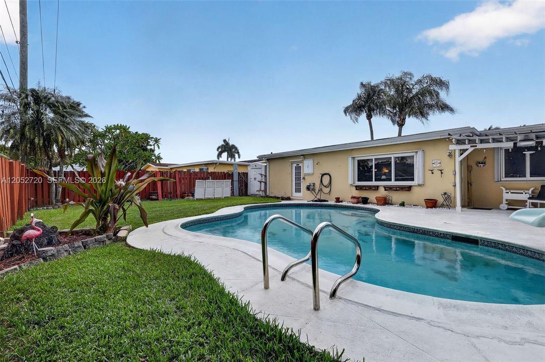 Active With Contract: $539,900 (3 beds, 2 baths, 1574 Square Feet)