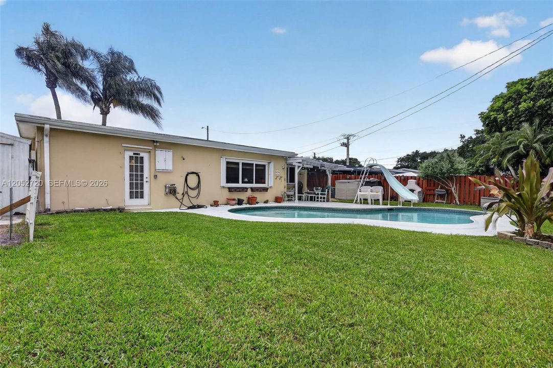 Active With Contract: $539,900 (3 beds, 2 baths, 1574 Square Feet)