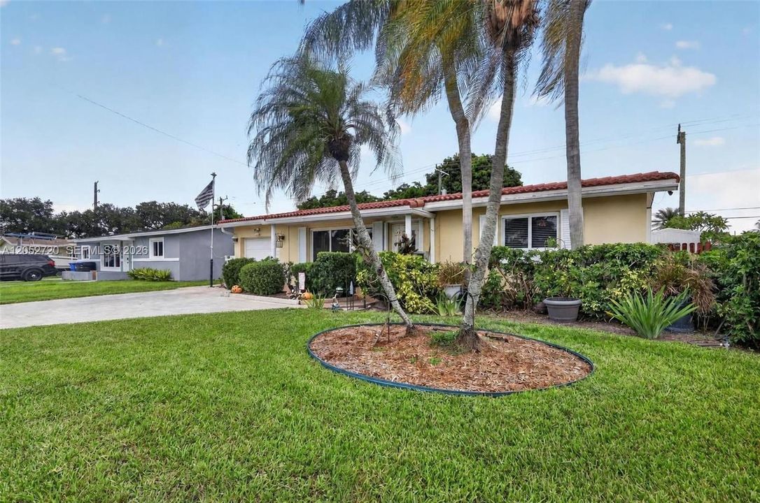 Active With Contract: $539,900 (3 beds, 2 baths, 1574 Square Feet)