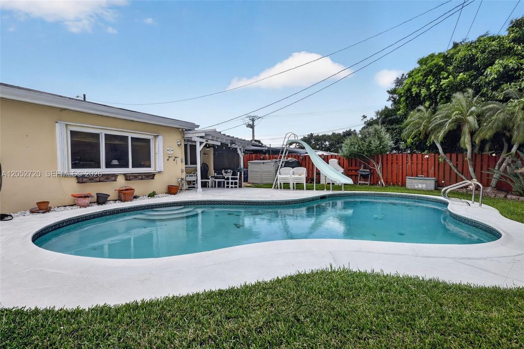 Active With Contract: $539,900 (3 beds, 2 baths, 1574 Square Feet)