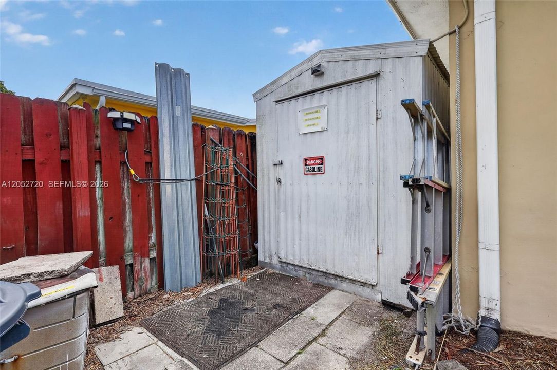 Active With Contract: $539,900 (3 beds, 2 baths, 1574 Square Feet)