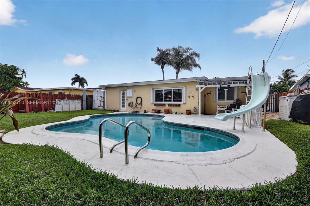 Active With Contract: $539,900 (3 beds, 2 baths, 1574 Square Feet)