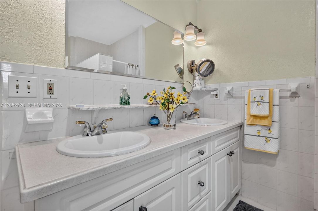 Active With Contract: $539,900 (3 beds, 2 baths, 1574 Square Feet)