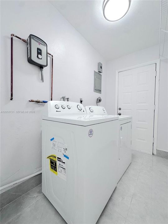 For Rent: $2,550 (2 beds, 1 baths, 800 Square Feet)