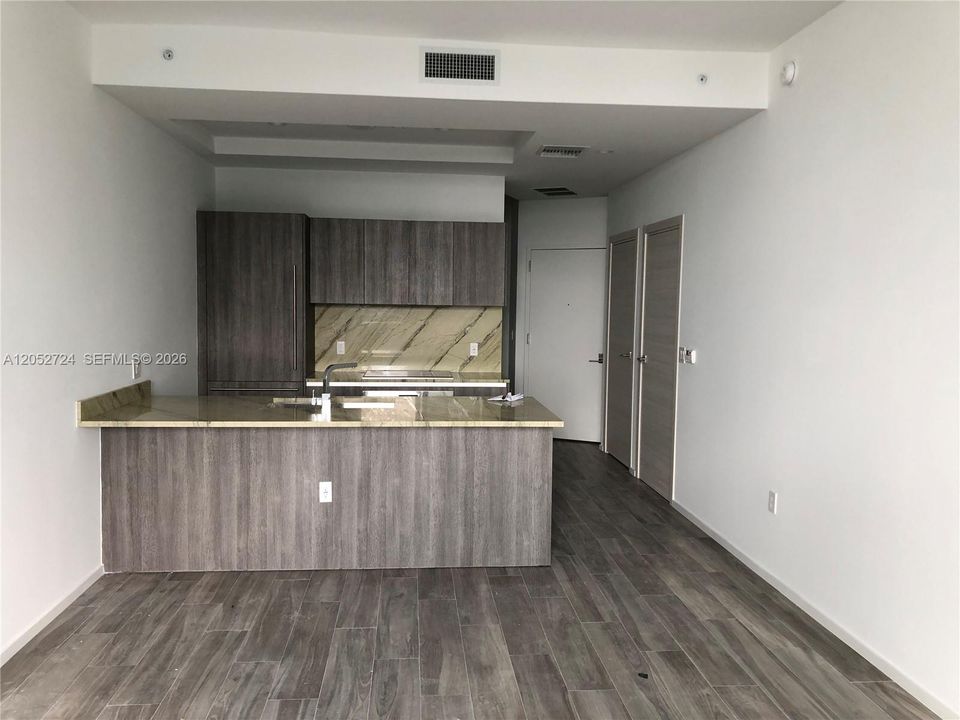 For Rent: $4,600 (1 beds, 2 baths, 1047 Square Feet)