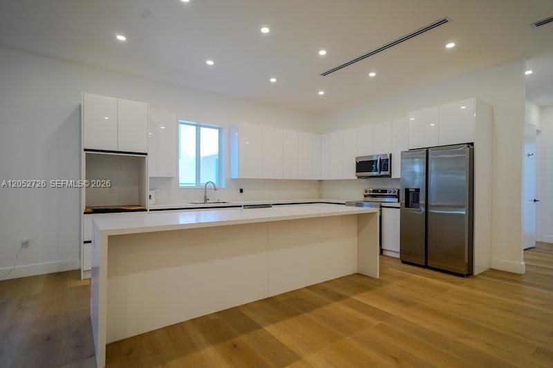 For Rent: $6,500 (4 beds, 3 baths, 2741 Square Feet)