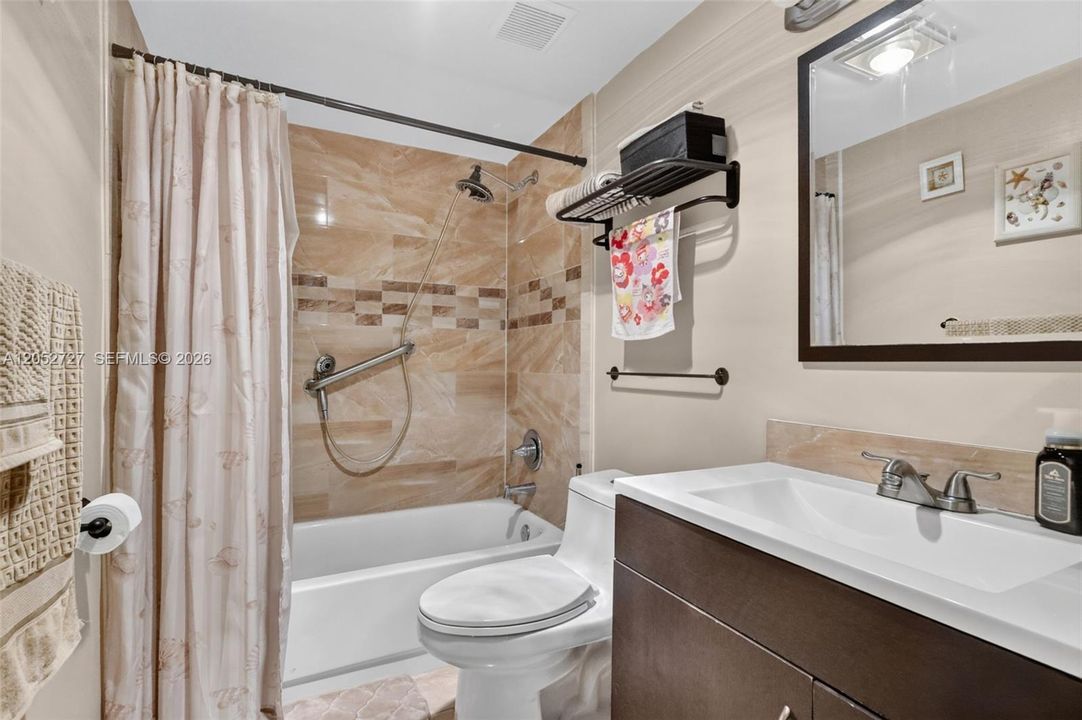 На продажу: $399,900 (2 спален, 2 ванн, 1227 Квадратных фут)