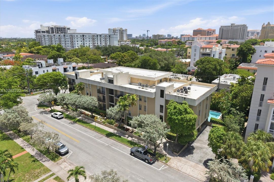 На продажу: $450,000 (2 спален, 2 ванн, 1000 Квадратных фут)