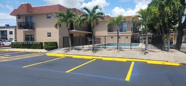 For Rent: $1,695 (1 beds, 1 baths, 720 Square Feet)
