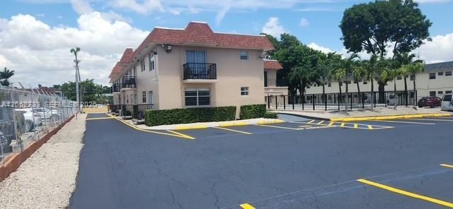 For Rent: $1,695 (1 beds, 1 baths, 720 Square Feet)